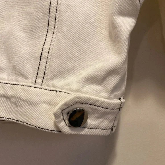 𝅺LPA pristine white cropped jean jacket. Size XS - Picture 11 of 12